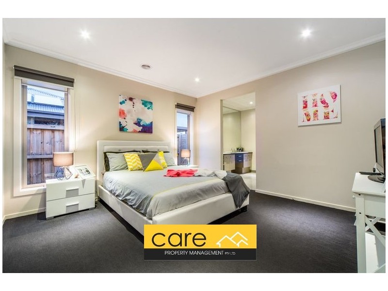 17 Chedword Road, Cranbourne North VIC 3977