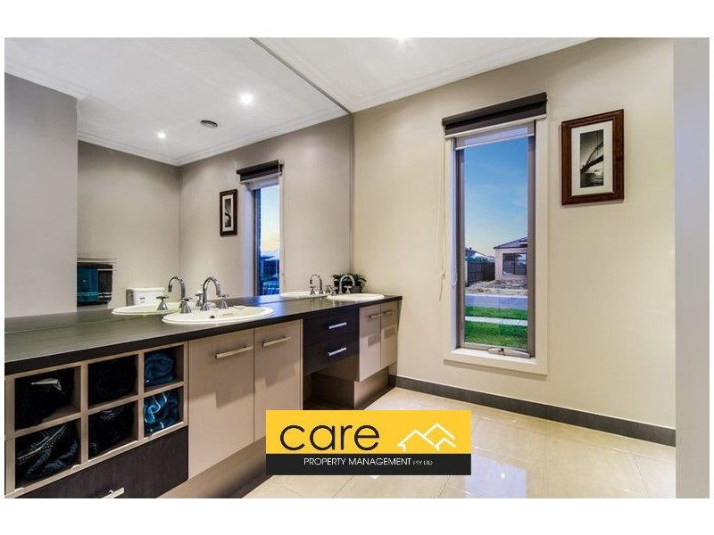 17 Chedword Road, Cranbourne North VIC 3977