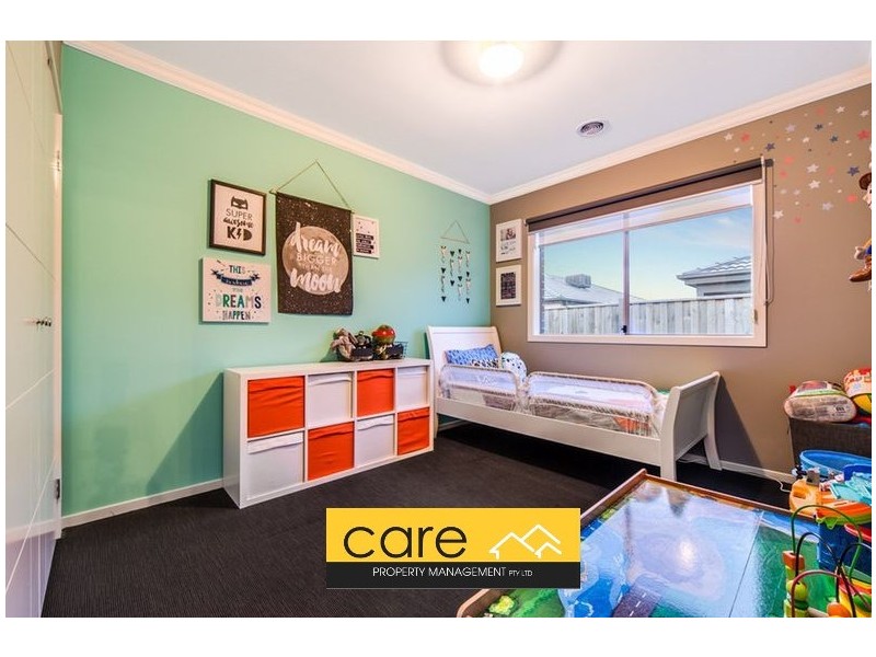 17 Chedword Road, Cranbourne North VIC 3977
