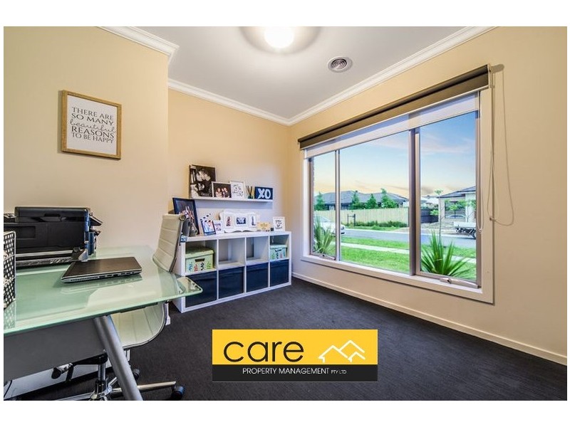 17 Chedword Road, Cranbourne North VIC 3977