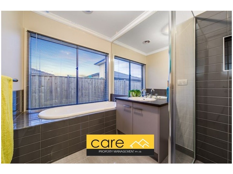 17 Chedword Road, Cranbourne North VIC 3977