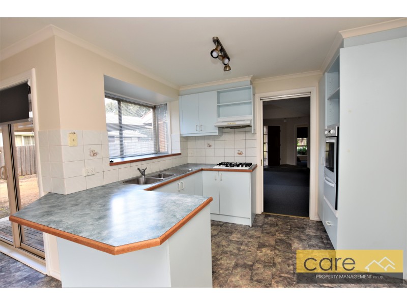 19 Todd Court, Cranbourne West VIC 3977