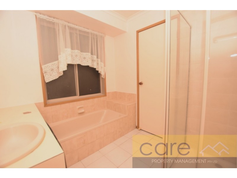 9 Chester Drive, Hampton Park VIC 3976