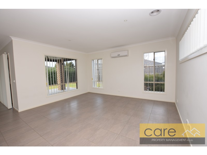 5 Snowy Drive, Lynbrook VIC 3975