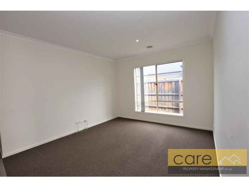 5 Snowy Drive, Lynbrook VIC 3975