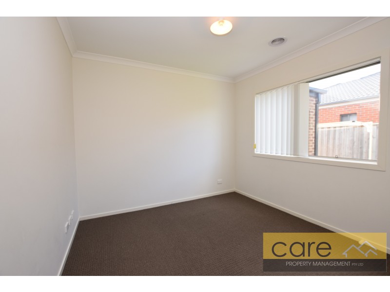 5 Snowy Drive, Lynbrook VIC 3975