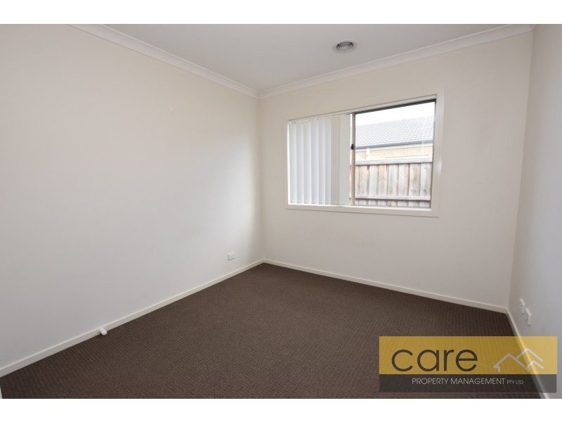 5 Snowy Drive, Lynbrook VIC 3975