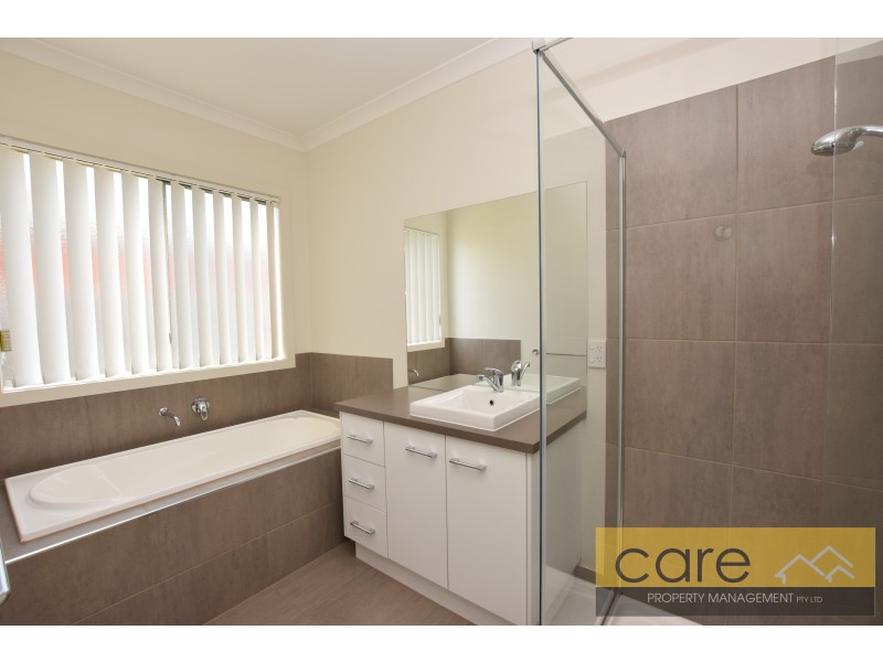 5 Snowy Drive, Lynbrook VIC 3975