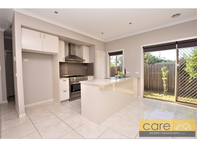 2/70 Greenvalley Crescent, Hampton Park VIC 3976