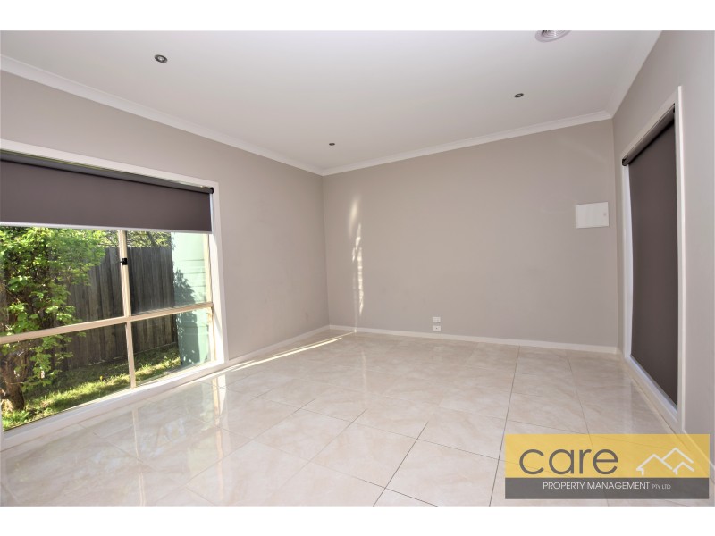 2/70 Greenvalley Crescent, Hampton Park VIC 3976