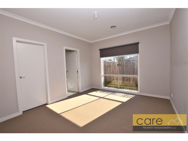 2/70 Greenvalley Crescent, Hampton Park VIC 3976