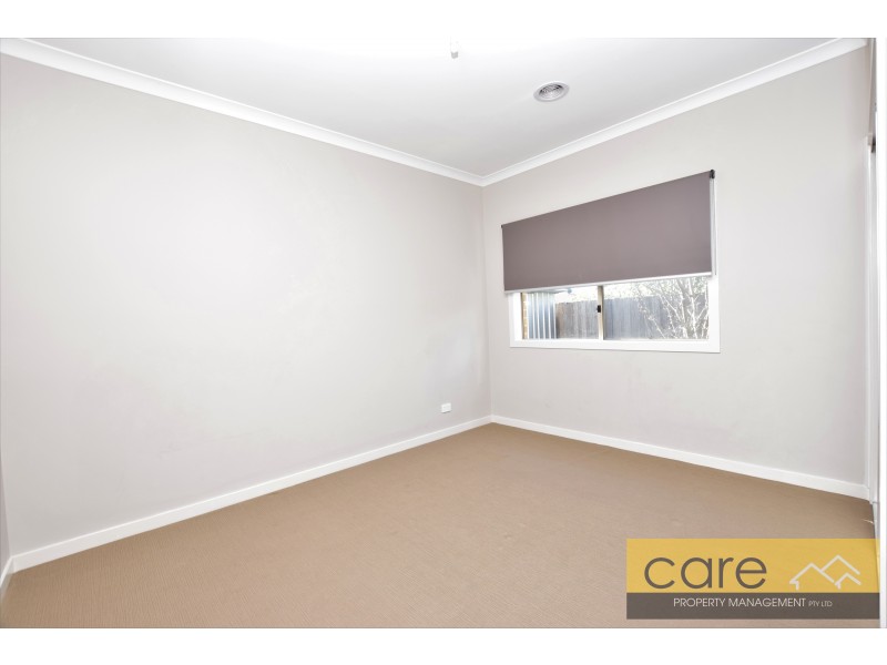 2/70 Greenvalley Crescent, Hampton Park VIC 3976