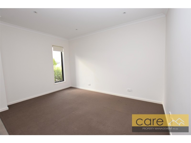 4 PALACIO TERRACE, Clyde North VIC 3978