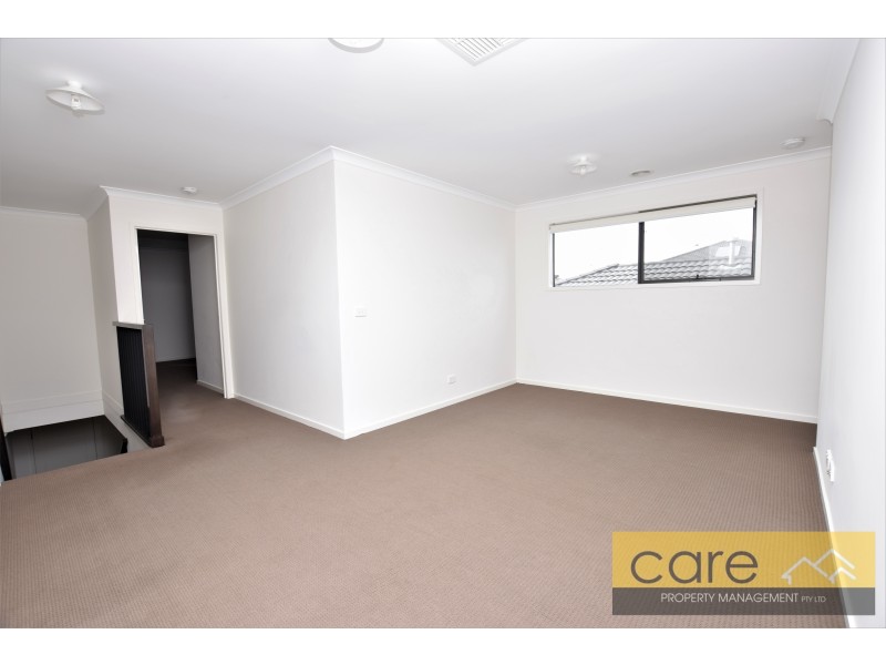 4 PALACIO TERRACE, Clyde North VIC 3978