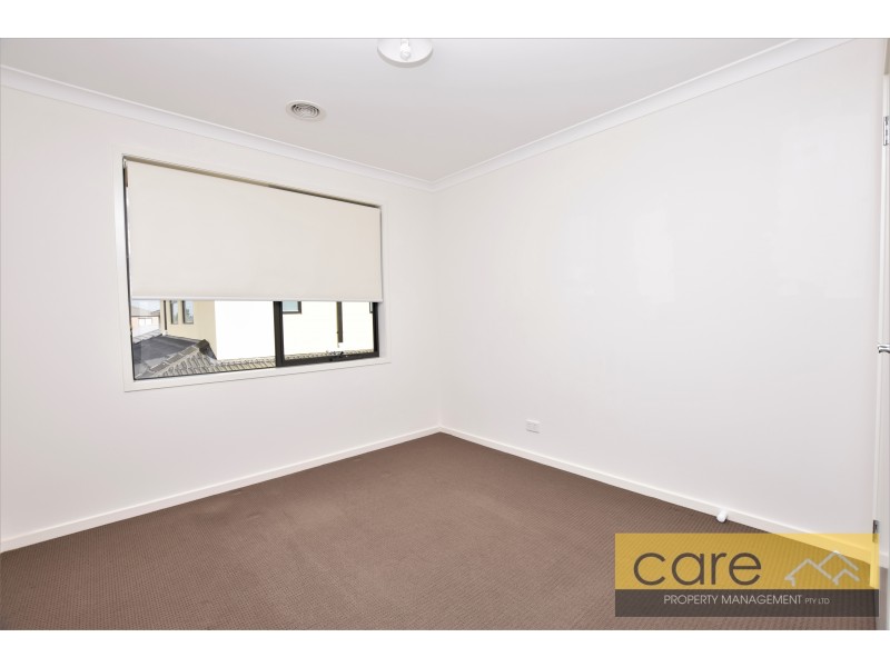 4 PALACIO TERRACE, Clyde North VIC 3978