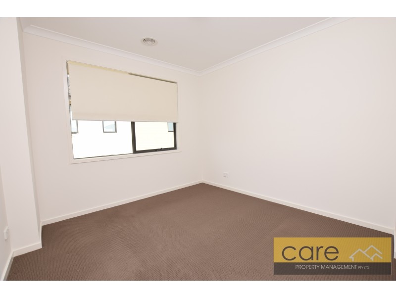 4 PALACIO TERRACE, Clyde North VIC 3978