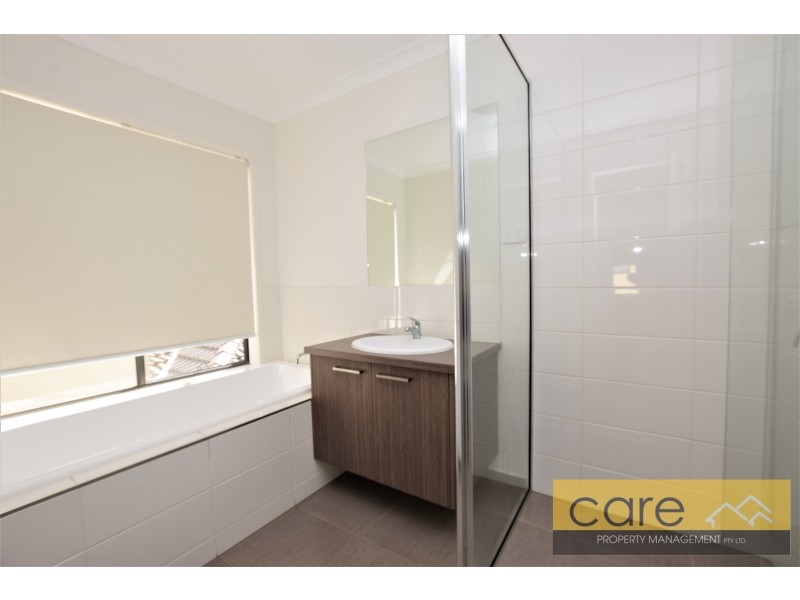 4 PALACIO TERRACE, Clyde North VIC 3978