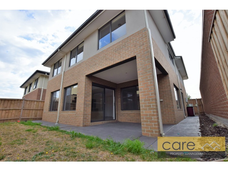 4 PALACIO TERRACE, Clyde North VIC 3978