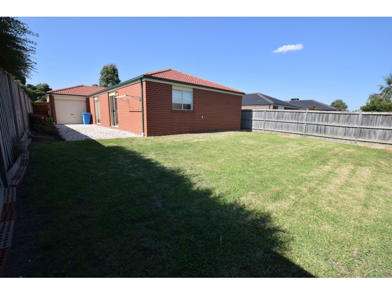 19 Bushranger Boulevard, Cranbourne East VIC 3977
