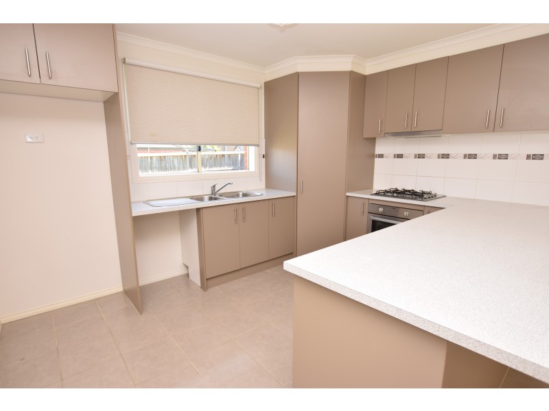 19 Bushranger Boulevard, Cranbourne East VIC 3977