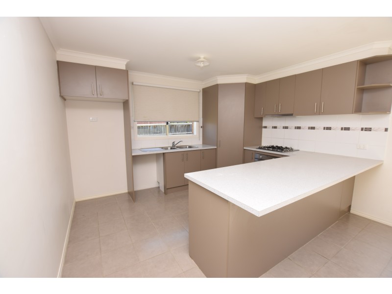 19 Bushranger Boulevard, Cranbourne East VIC 3977