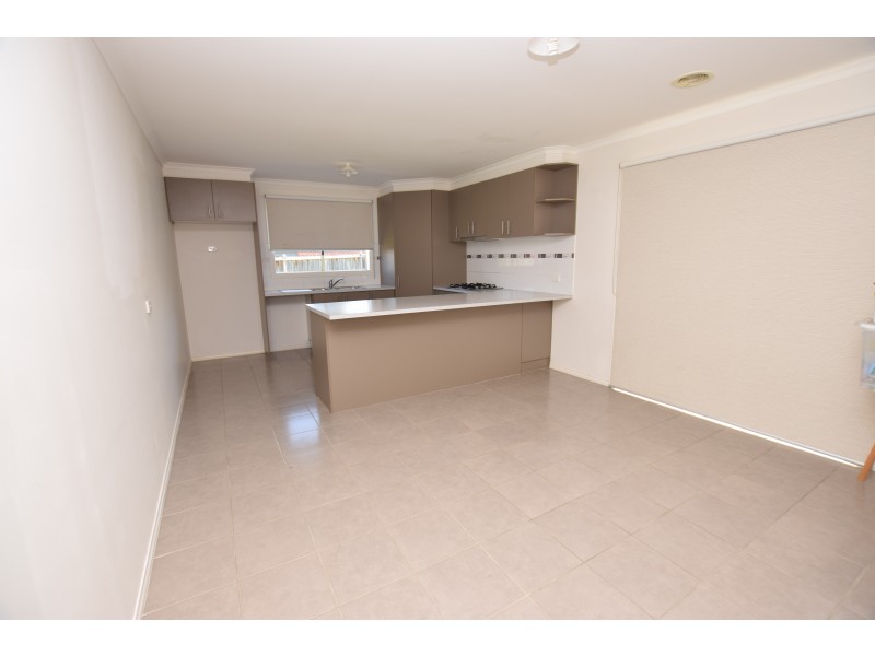 19 Bushranger Boulevard, Cranbourne East VIC 3977