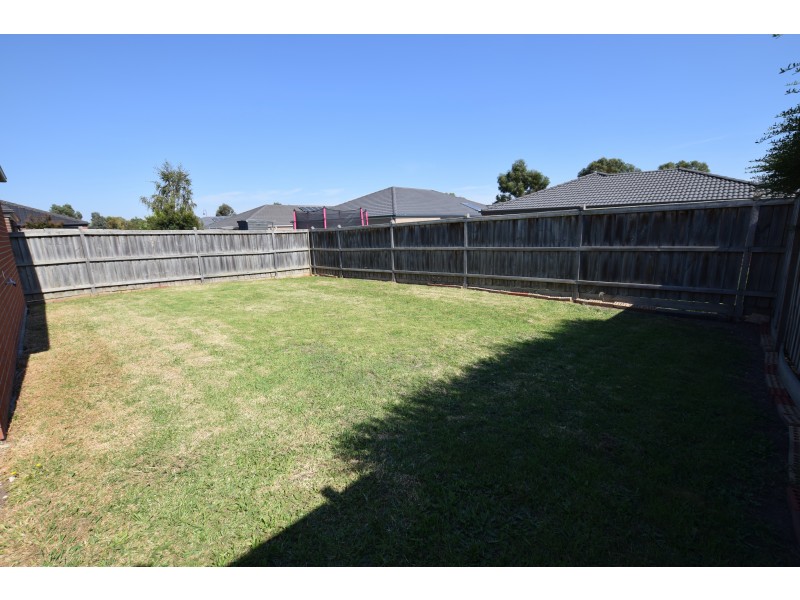19 Bushranger Boulevard, Cranbourne East VIC 3977