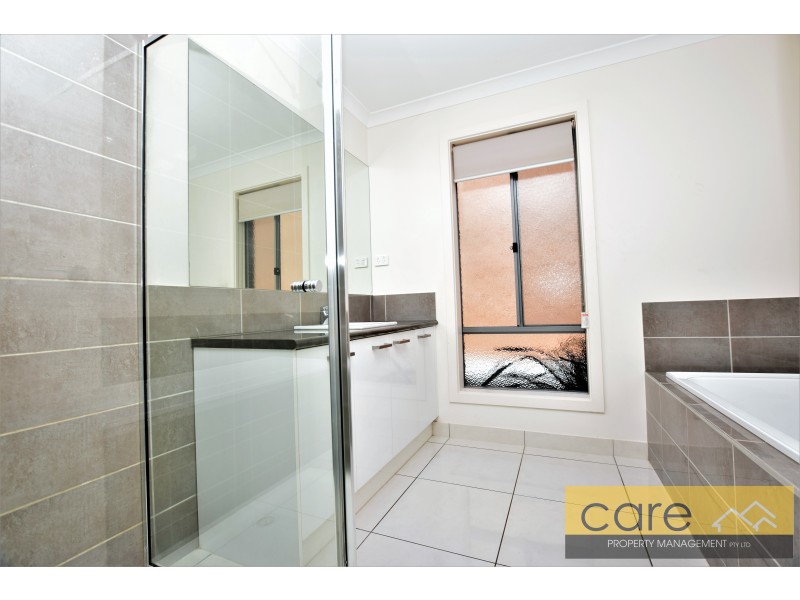 10 Townsend Avenue, Clyde VIC 3978