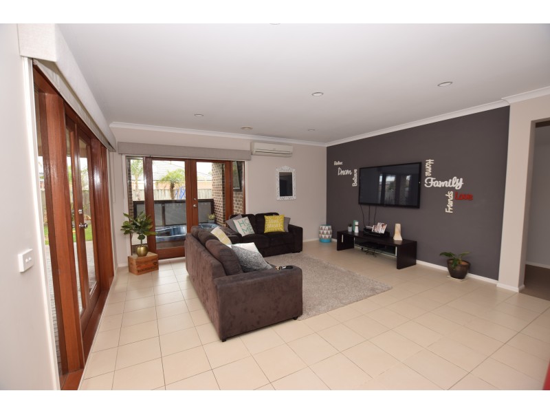 25 Gallery Way, Pakenham VIC 3810