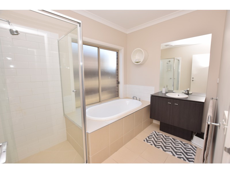 25 Gallery Way, Pakenham VIC 3810