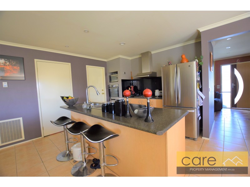 13 Peveril Crescent, Cranbourne North VIC 3977
