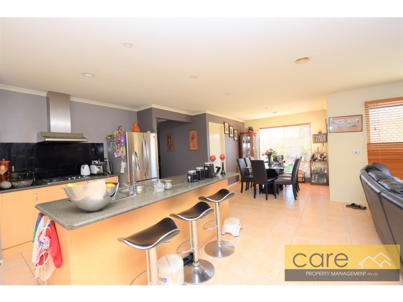 13 Peveril Crescent, Cranbourne North VIC 3977