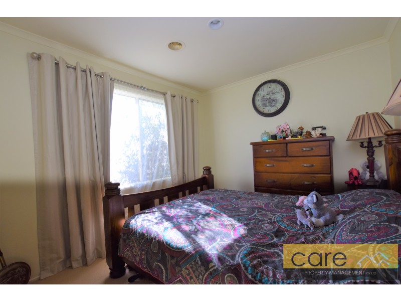 13 Peveril Crescent, Cranbourne North VIC 3977