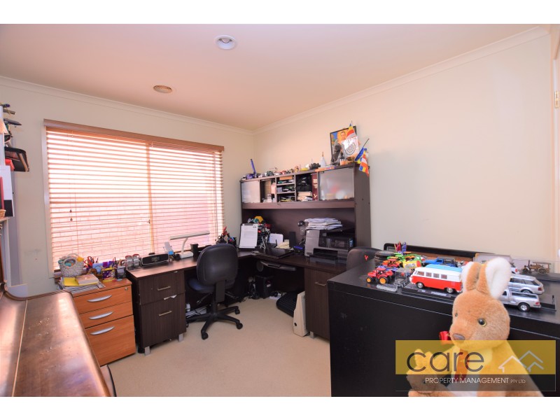 13 Peveril Crescent, Cranbourne North VIC 3977