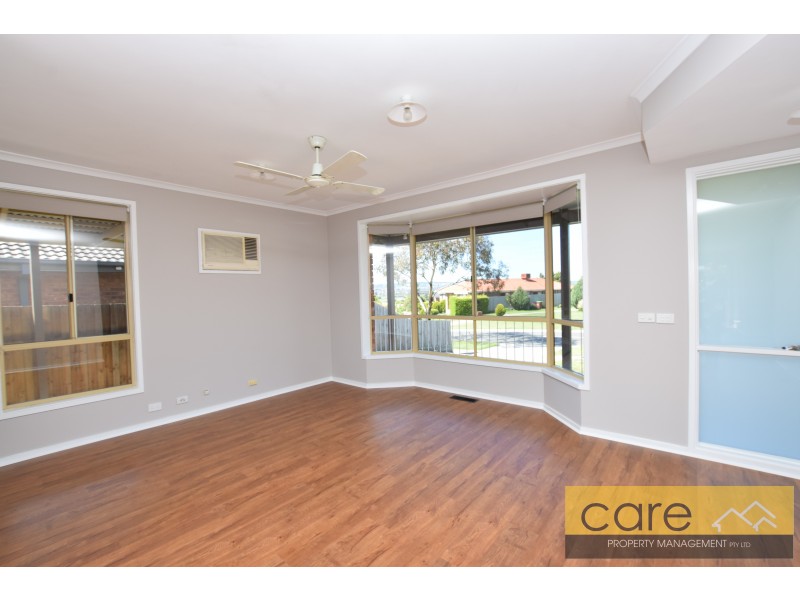 32 Justin Circuit, Hampton Park VIC 3976