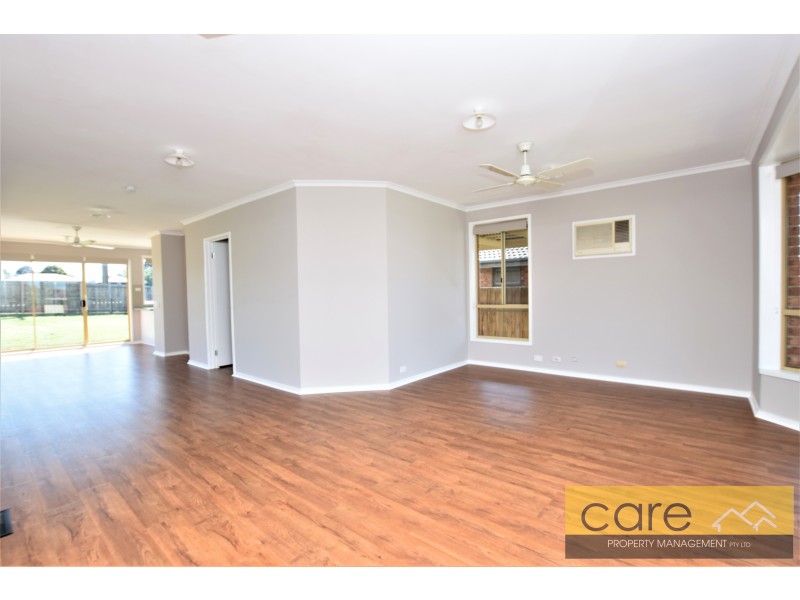 32 Justin Circuit, Hampton Park VIC 3976