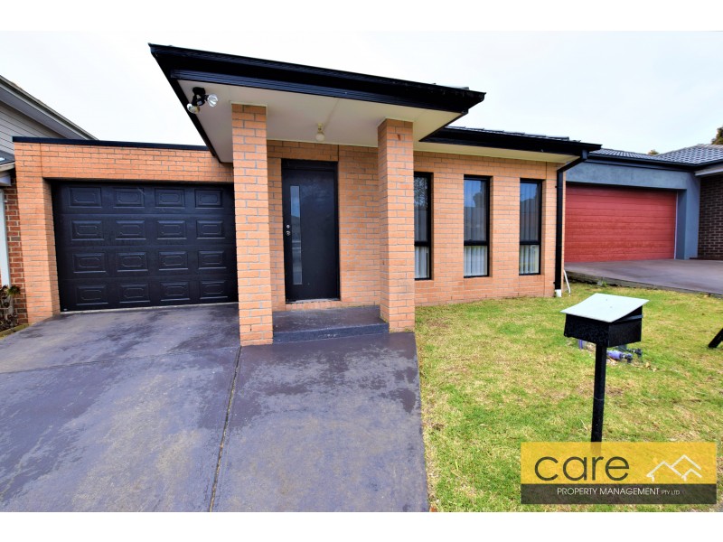 8 Karlson Way, Cranbourne North VIC 3977