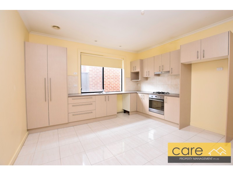 8 Karlson Way, Cranbourne North VIC 3977