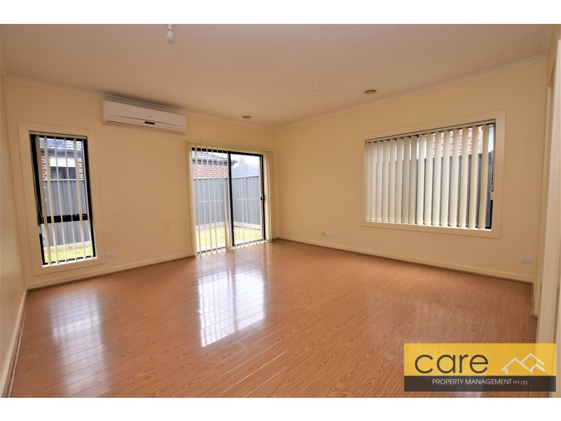 8 Karlson Way, Cranbourne North VIC 3977