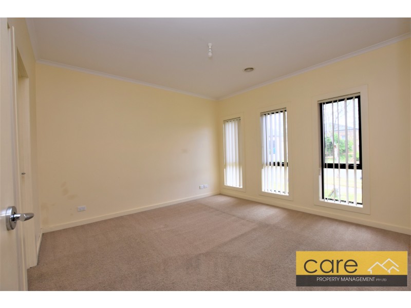 8 Karlson Way, Cranbourne North VIC 3977