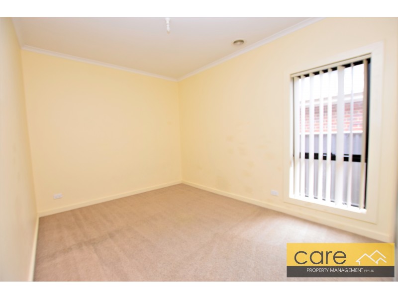 8 Karlson Way, Cranbourne North VIC 3977