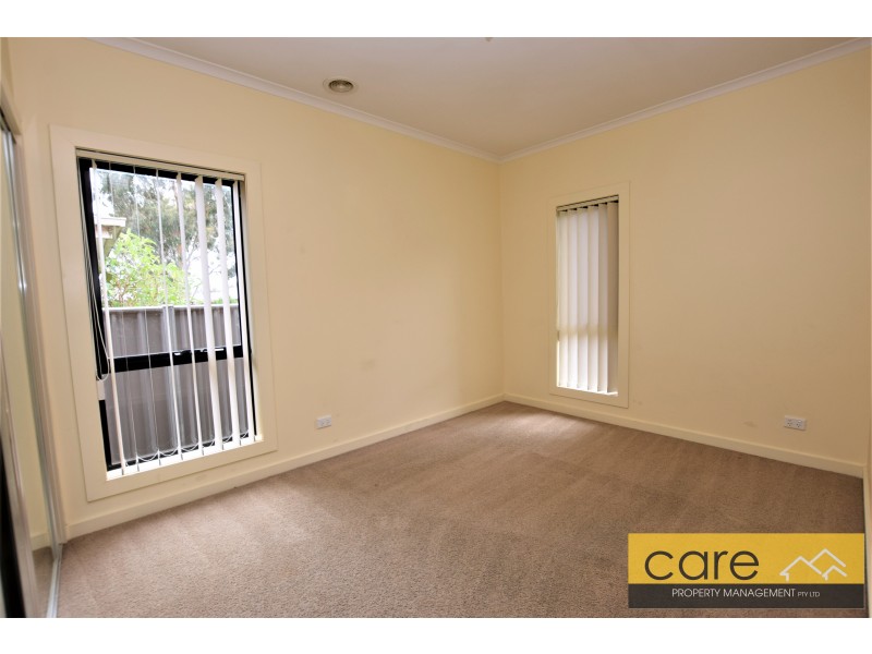 8 Karlson Way, Cranbourne North VIC 3977
