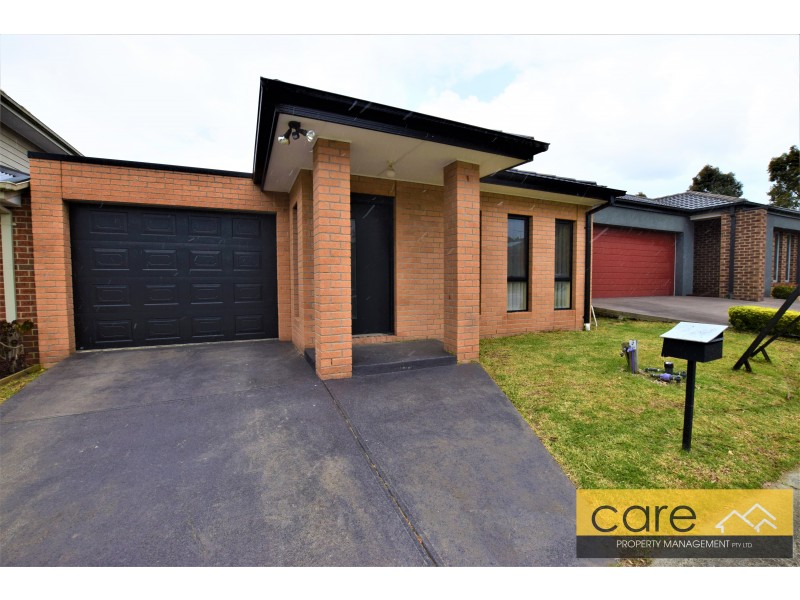 8 Karlson Way, Cranbourne North VIC 3977