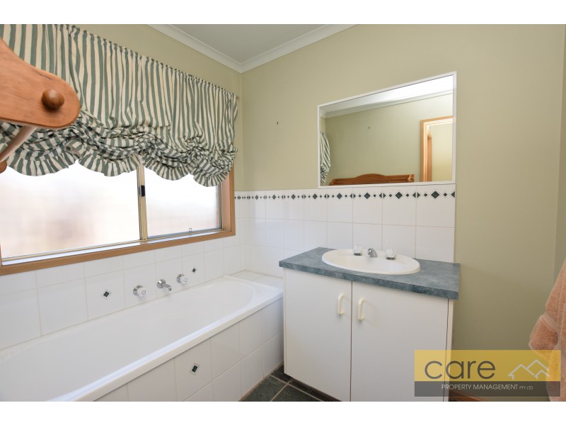 7 Lowther Court, Cranbourne North VIC 3977