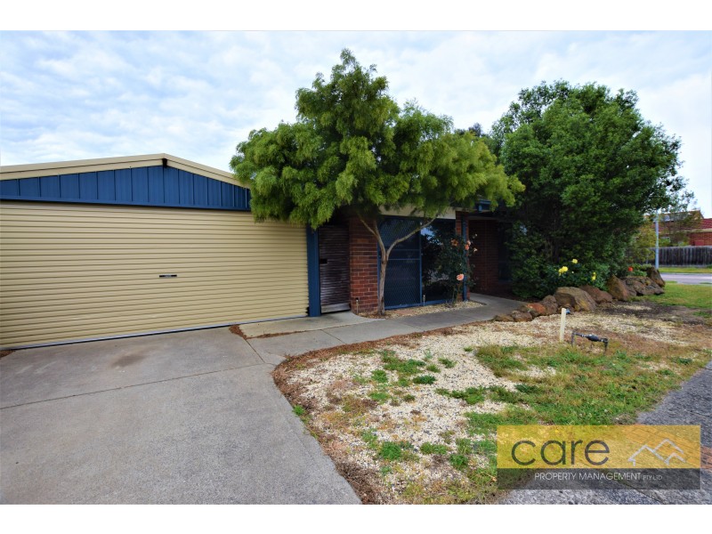1 Helmsdale Court, Cranbourne West VIC 3977