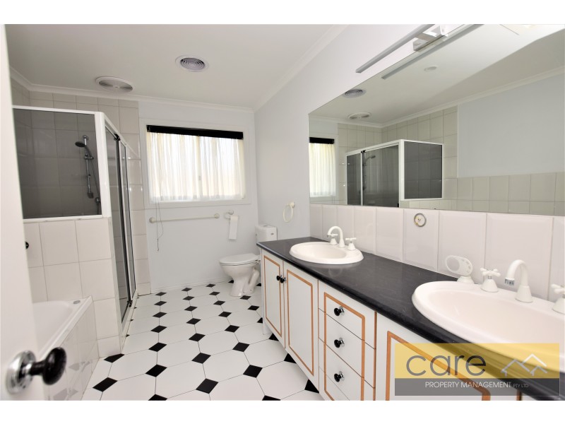 62 Avebury Drive, Berwick VIC 3806