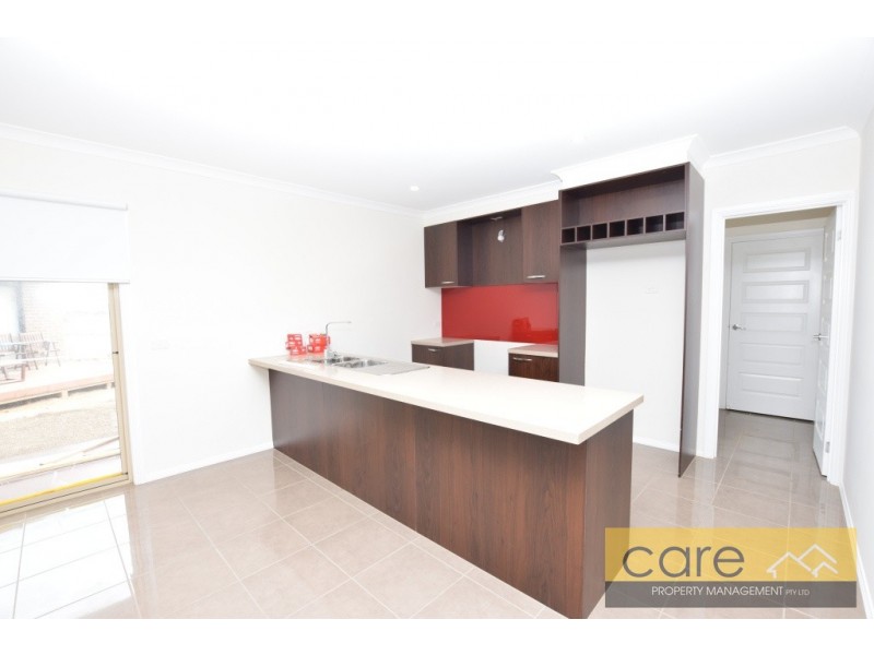 5 Stature Ave, Clyde North VIC 3978