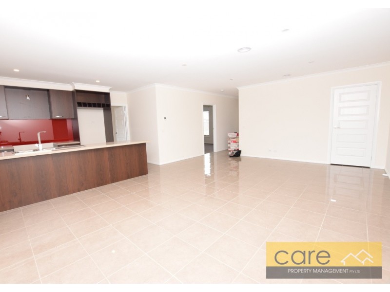 5 Stature Ave, Clyde North VIC 3978