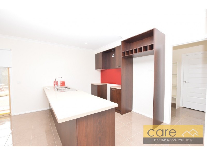 5 Stature Ave, Clyde North VIC 3978