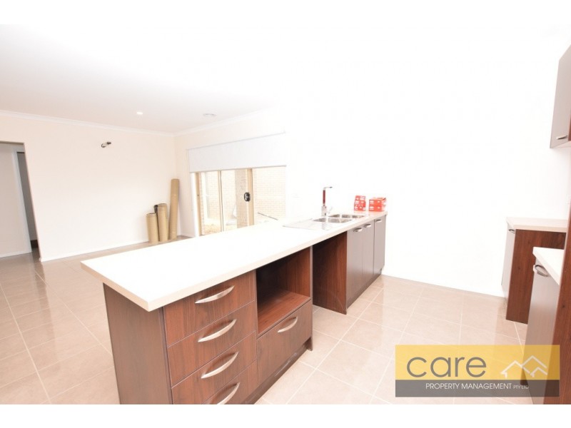 5 Stature Ave, Clyde North VIC 3978